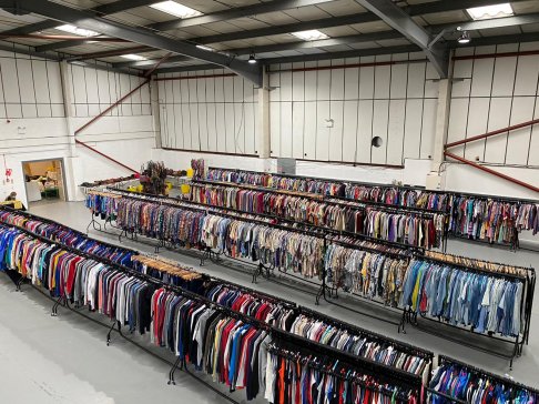 Hull Warehouse Vintage Kilo Sale